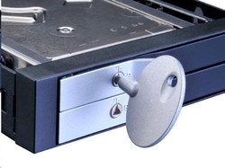 AKASA Lokstor M21 pro 2x2,5" HDD/SSD disky