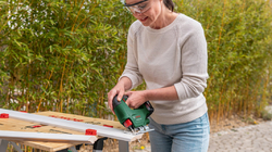 Bosch EasySaw 18V-70, včetně baterie 2,0 Ah (0.603.012.002)