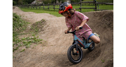 Cyklistická helma MET HOORAY dětská černá plameny -52/55