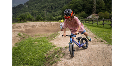 Cyklistická helma MET HOORAY dětská černá plameny -52/55