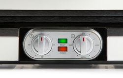 DOMO DO9280W Vaflovač 4x7 s termostatem a časovačem