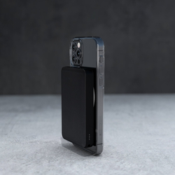 Epico 5000mAh powerbanka s podporou uchycení MagSafe - černá