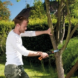 Fiskars Pilka Xtract SW75, zahradní, velká (123880)