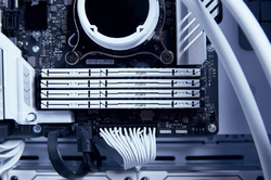 Kingston Fury Beast White DIMM DDR5 16GB 6000MHz CL36 bílá AMD EXPO