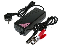 Nabíječka WILSTAR 12V/4A pro olověné AGM/GEL akumulátory (15 - 50Ah)